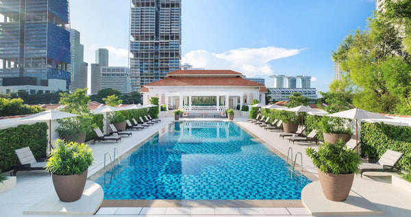 Raffles Singapore – Where History Meets Timeless Luxury! 🍸📍🇸🇬