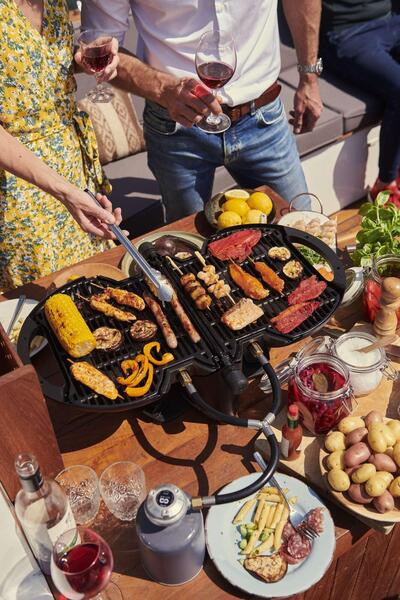 nomadiQ Portable Grill: Big Flavor, Anywhere!