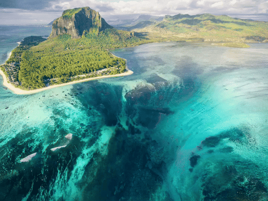 Le Morne’s “Underwater Waterfall” – The Illusion You Have to See Before You Die 🌊📍🇲🇺